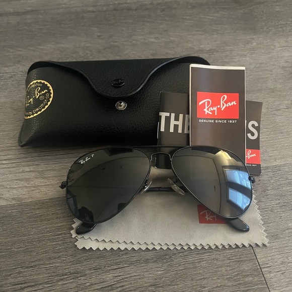 Ray-Ban Black Aviator Sunglasses with Case - Picture 1 of 6